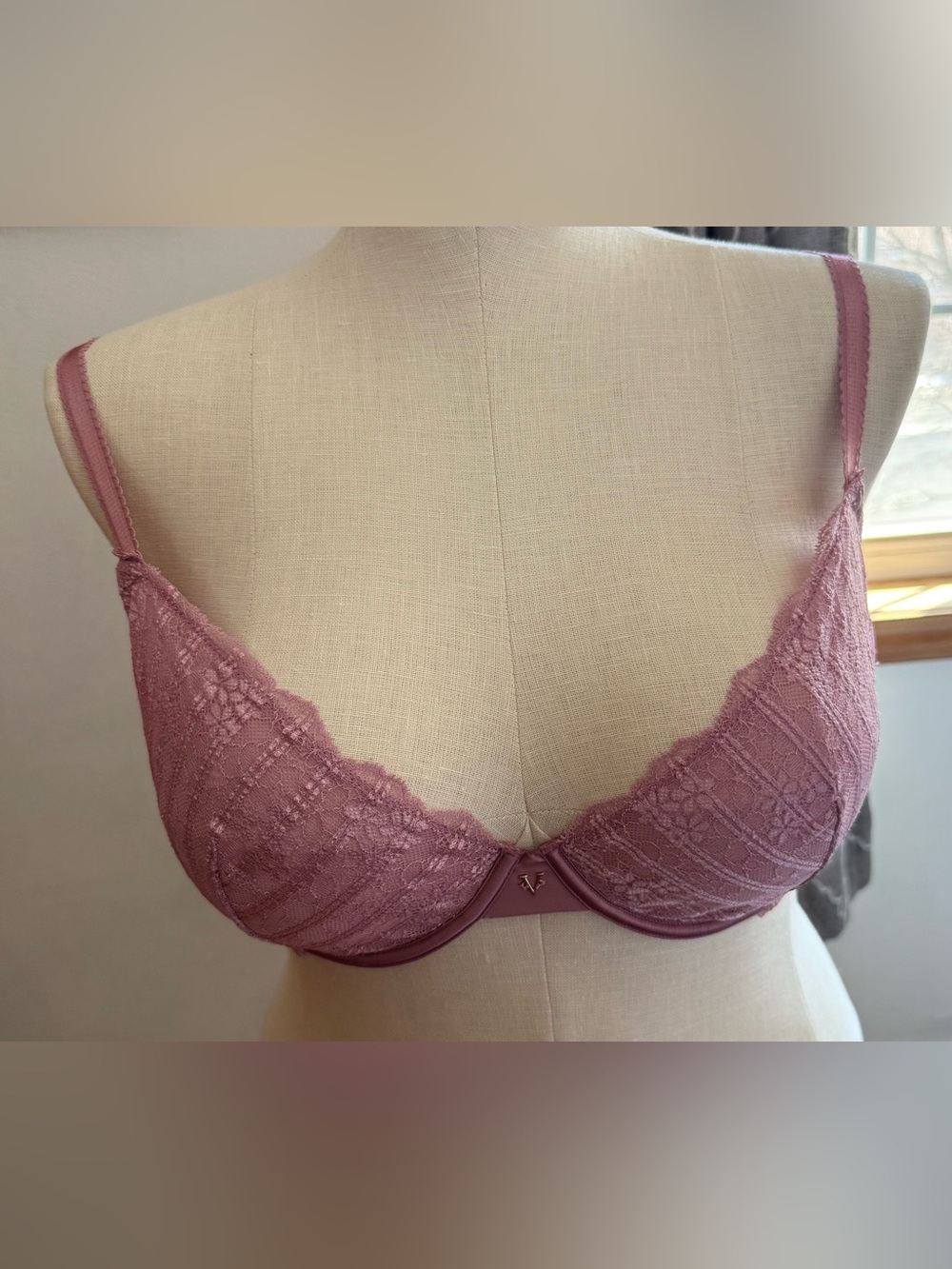 New Victoria's Secret Demi bra with underwire in size 38D